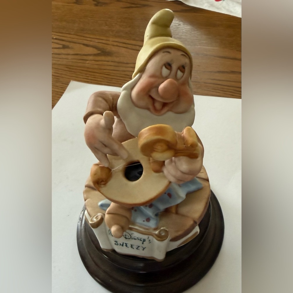 RARE PROTOTYPE Walt Disney SNEEZY Snow White Figure